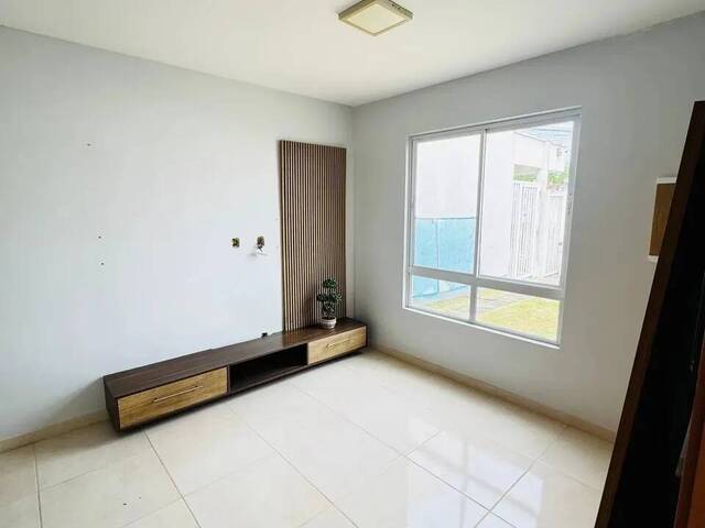Sala de estar iluminada